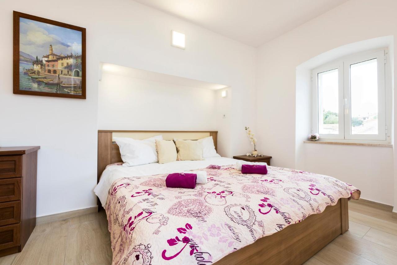 Apartmani I Soba Roberto I Mirjana Valun Exteriér fotografie