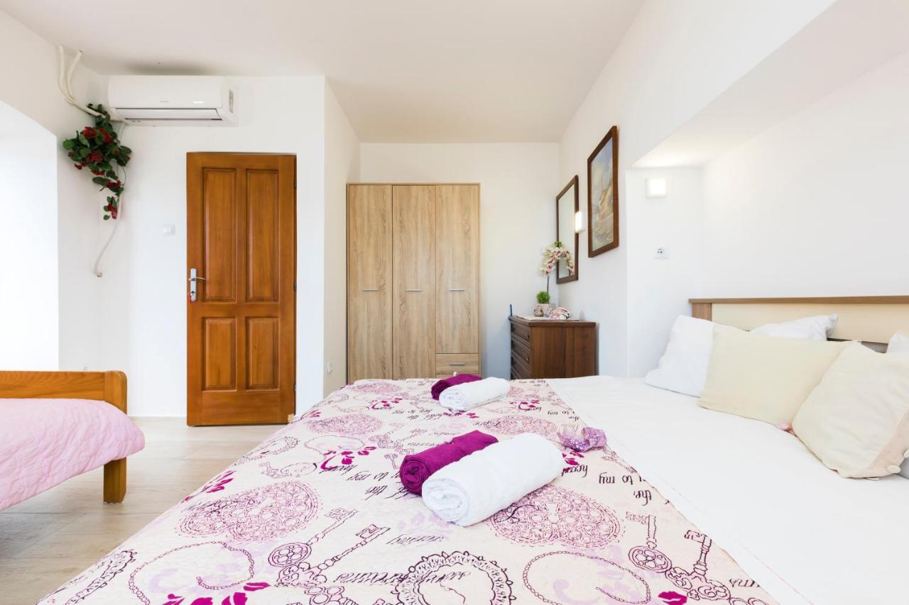 Apartmani I Soba Roberto I Mirjana Valun Exteriér fotografie