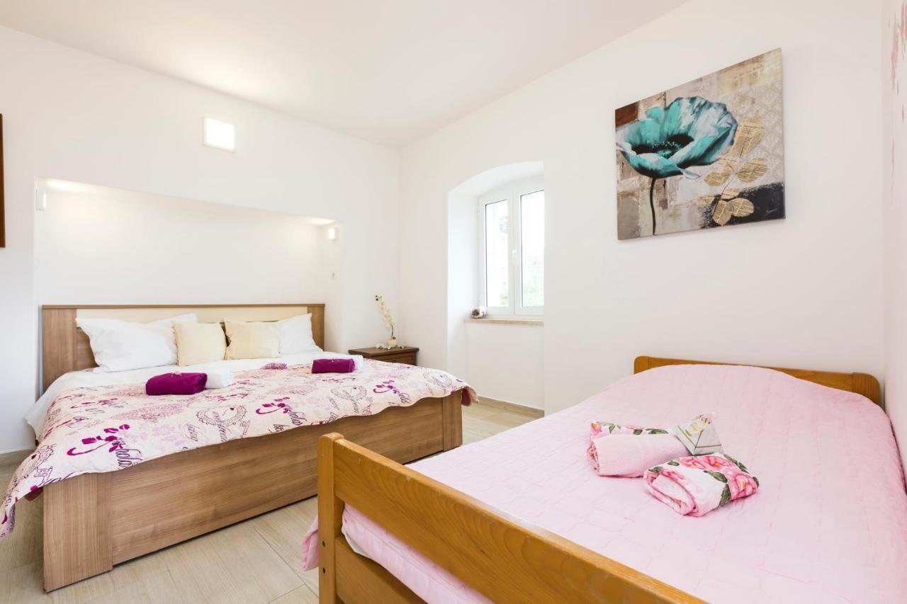 Apartmani I Soba Roberto I Mirjana Valun Exteriér fotografie