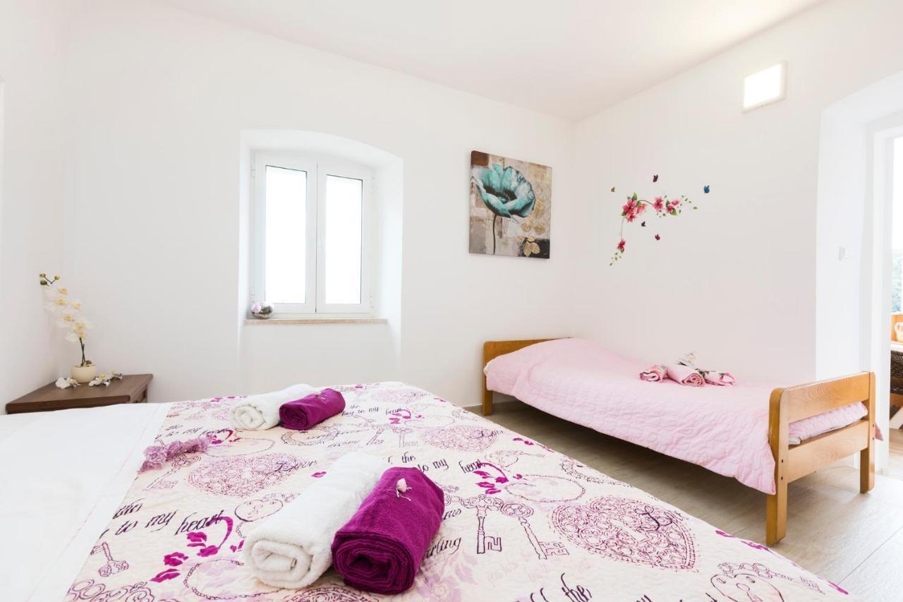 Apartmani I Soba Roberto I Mirjana Valun Exteriér fotografie