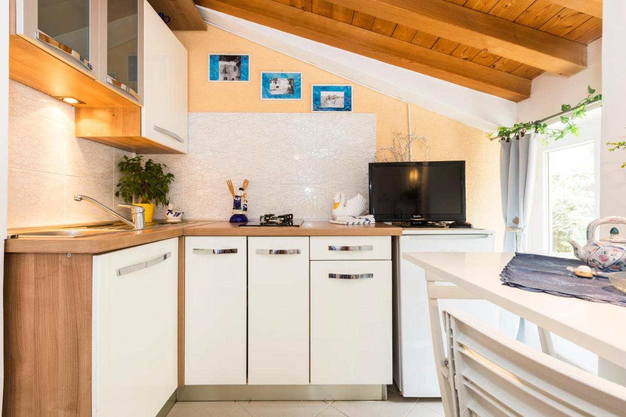 Apartmani I Soba Roberto I Mirjana Valun Exteriér fotografie