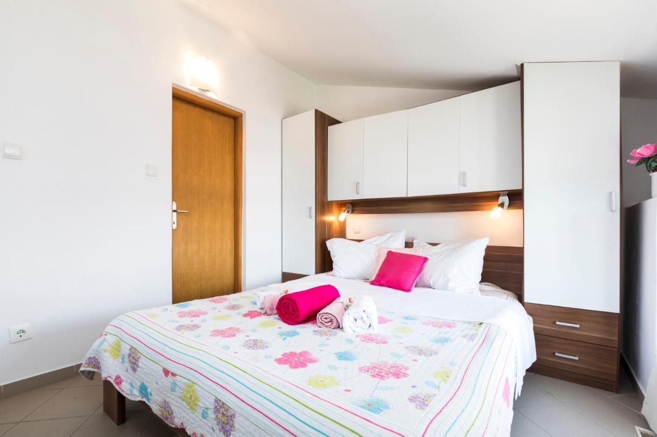 Apartmani I Soba Roberto I Mirjana Valun Exteriér fotografie