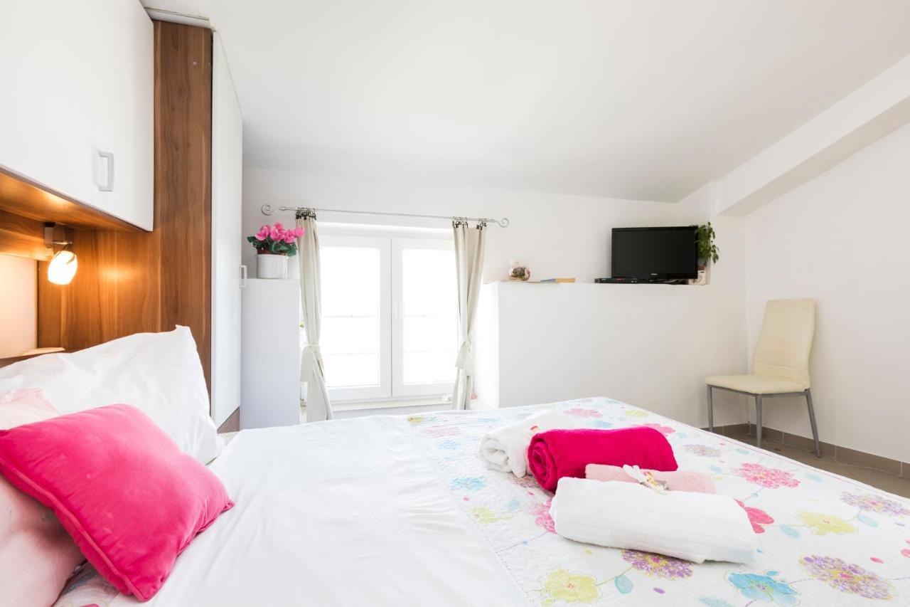 Apartmani I Soba Roberto I Mirjana Valun Exteriér fotografie