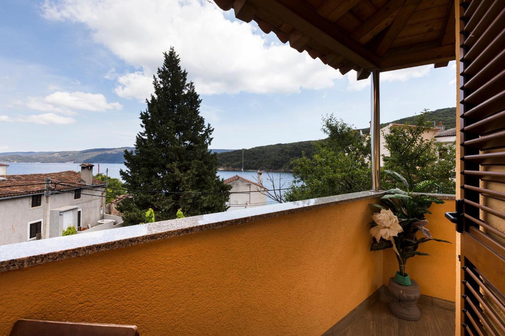 Apartmani I Soba Roberto I Mirjana Valun Exteriér fotografie