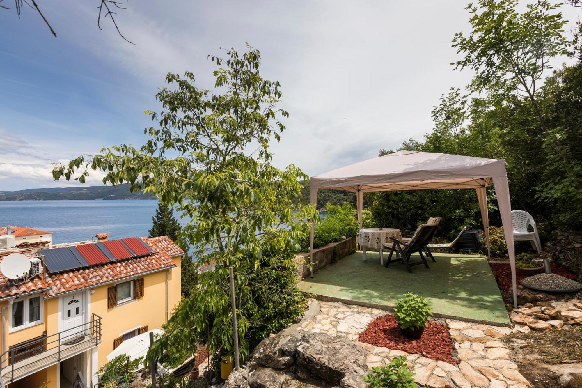 Apartmani I Soba Roberto I Mirjana Valun Exteriér fotografie