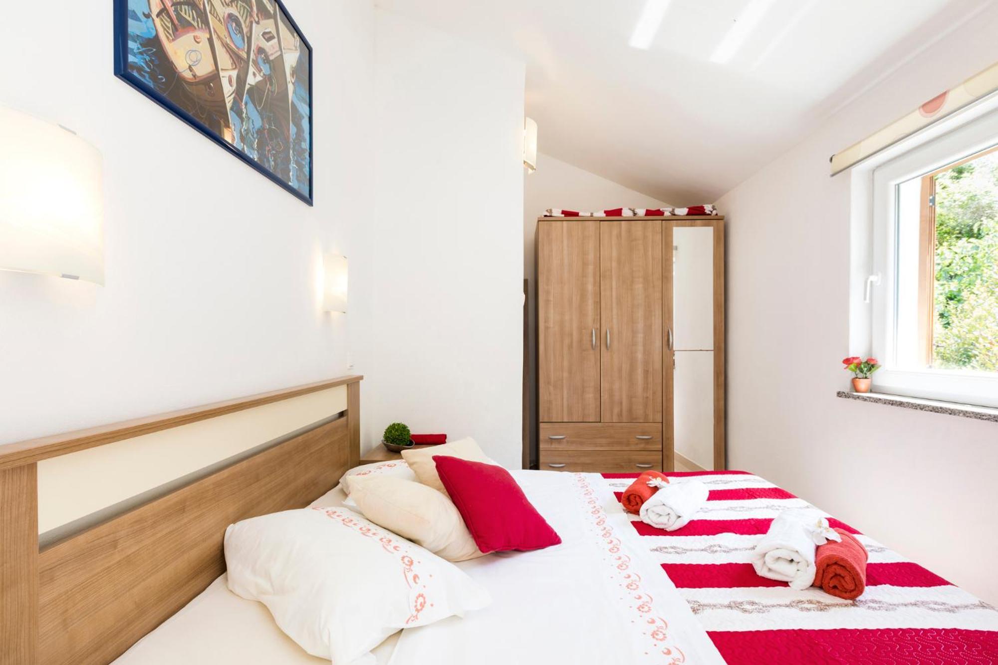 Apartmani I Soba Roberto I Mirjana Valun Exteriér fotografie